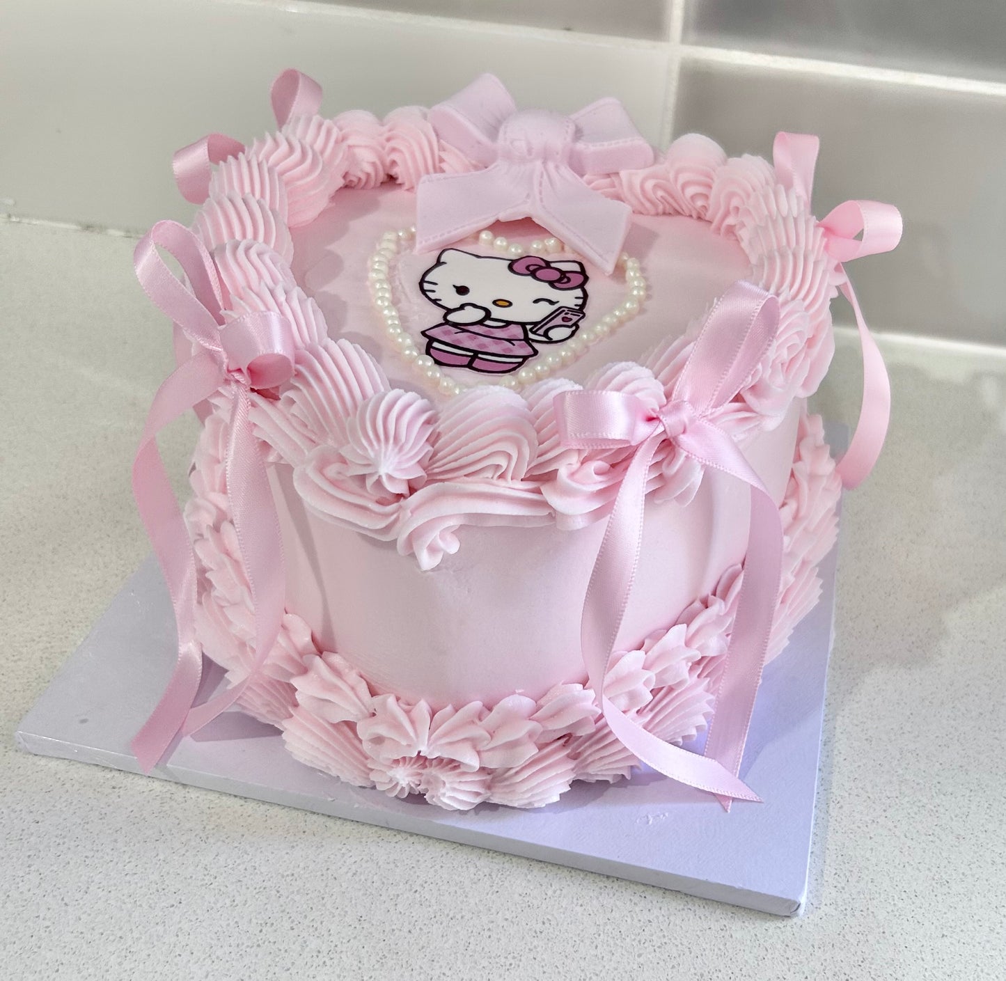 Character Retro Heart Cake